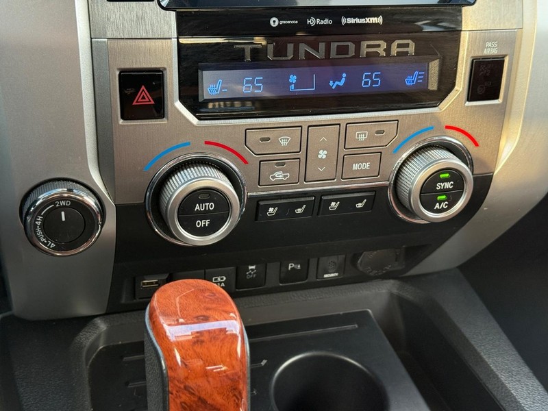 Toyota Tundra 4WD Vehicle Full-screen Gallery Image 19