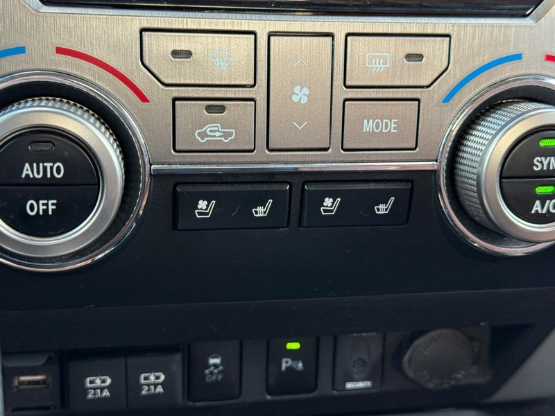 Toyota Tundra 4WD Vehicle Full-screen Gallery Image 21