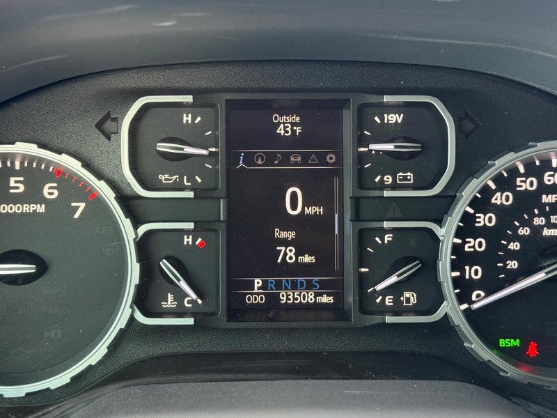 Toyota Tundra 4WD Vehicle Full-screen Gallery Image 24