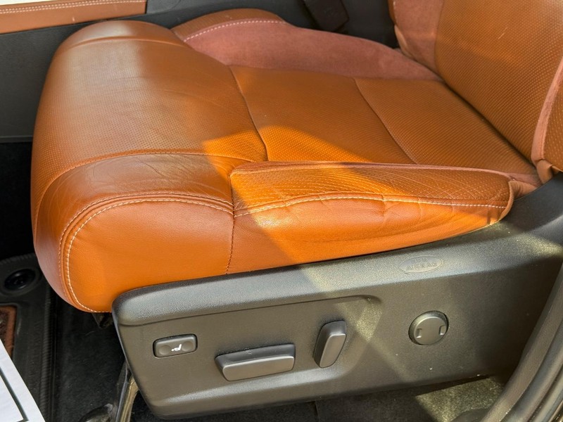 Toyota Tundra 4WD Vehicle Full-screen Gallery Image 28