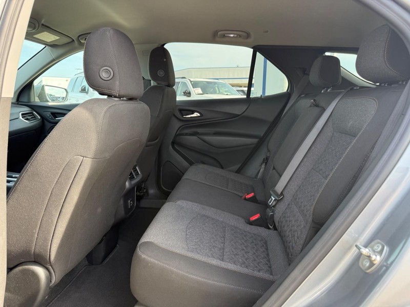 Chevrolet Equinox Vehicle Full-screen Gallery Image 10