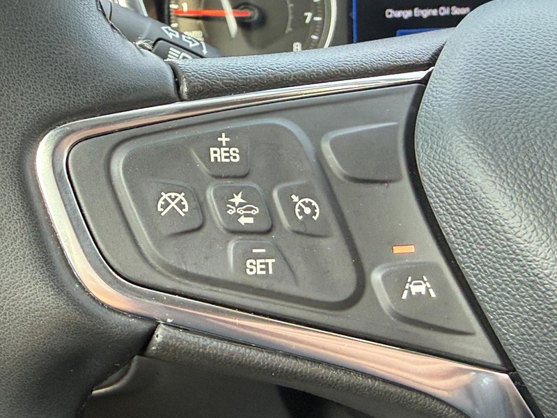 Chevrolet Equinox Vehicle Full-screen Gallery Image 13