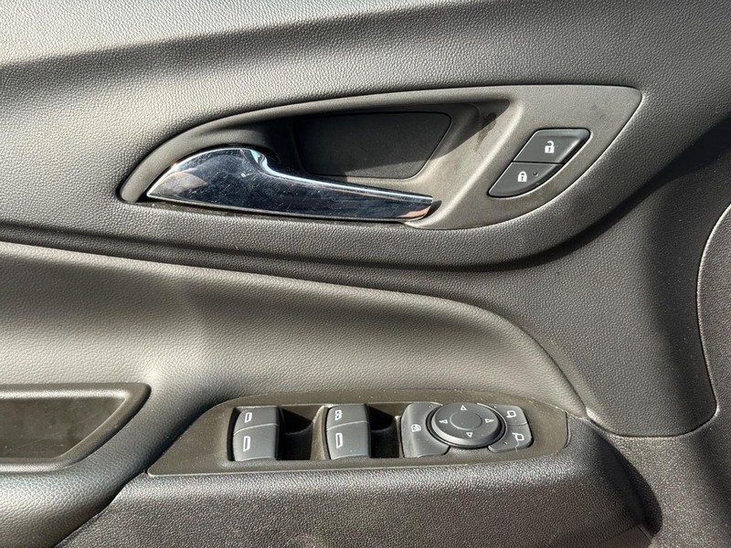 Chevrolet Equinox Vehicle Full-screen Gallery Image 21