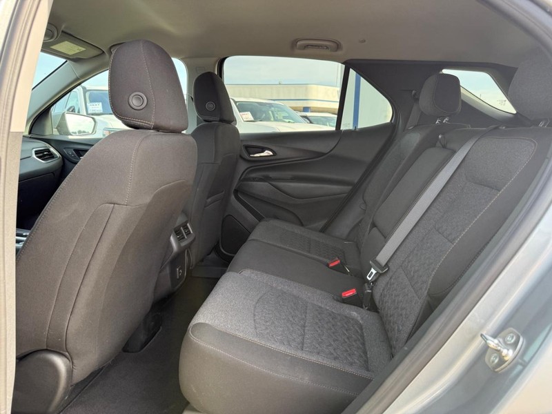 Chevrolet Equinox Vehicle Full-screen Gallery Image 10