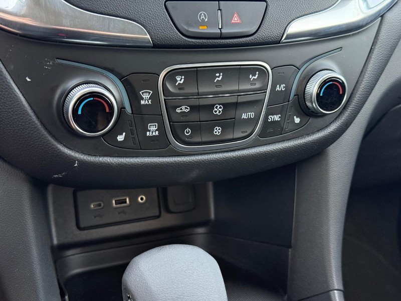 Chevrolet Equinox Vehicle Full-screen Gallery Image 18