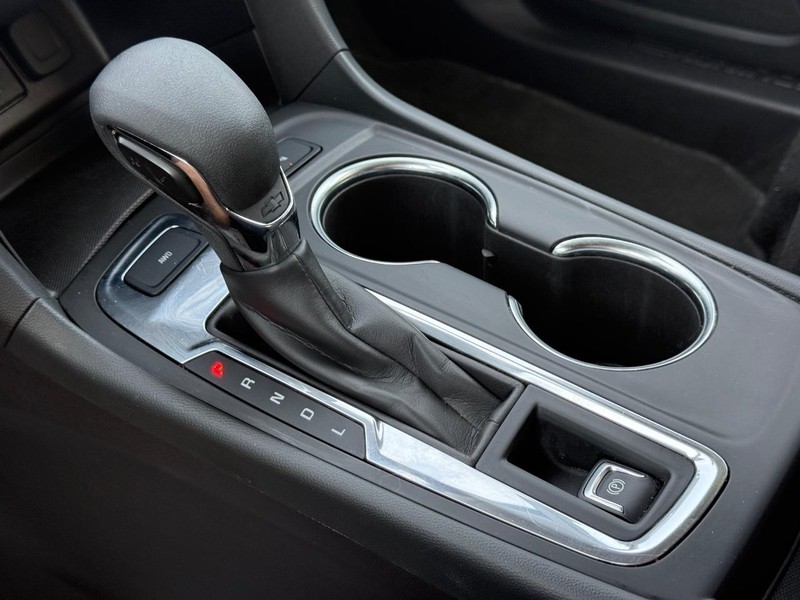 Chevrolet Equinox Vehicle Full-screen Gallery Image 19