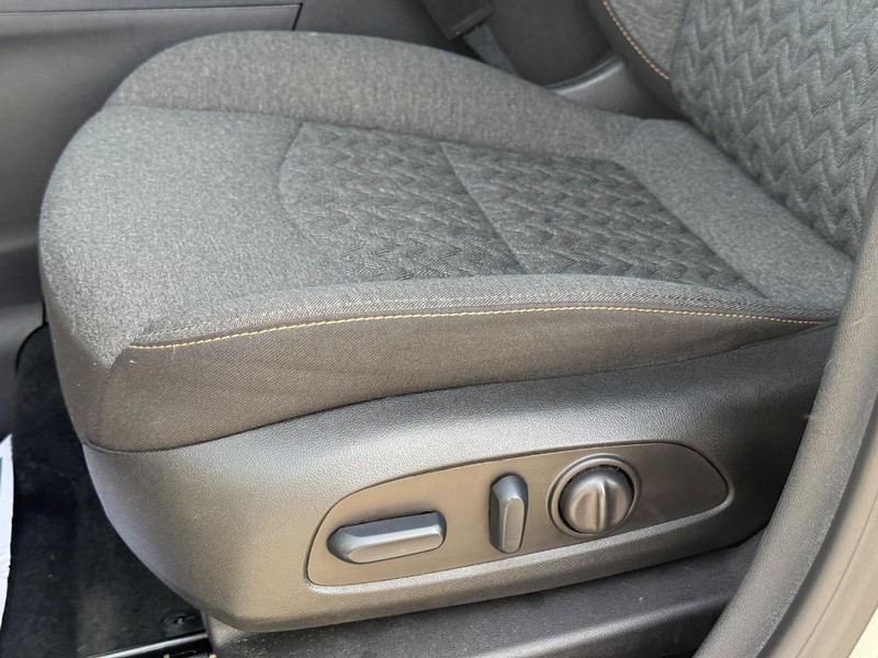 Chevrolet Equinox Vehicle Full-screen Gallery Image 23