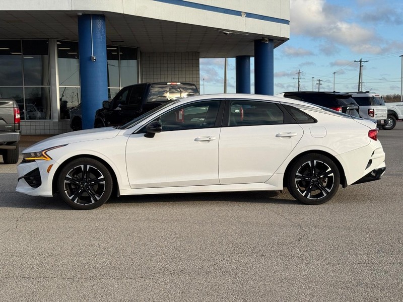 Kia K5 Vehicle Full-screen Gallery Image 2