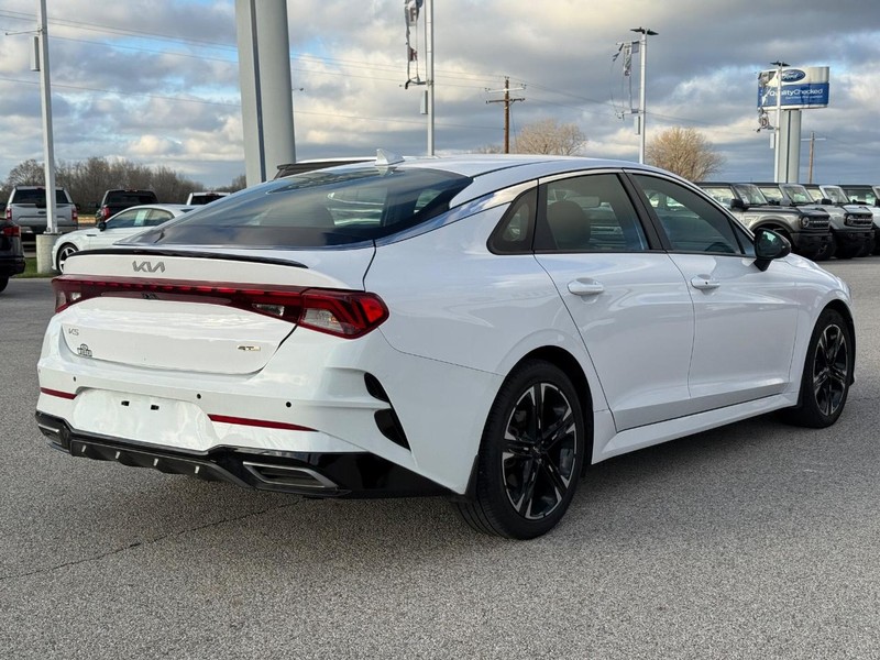 Kia K5 Vehicle Full-screen Gallery Image 5