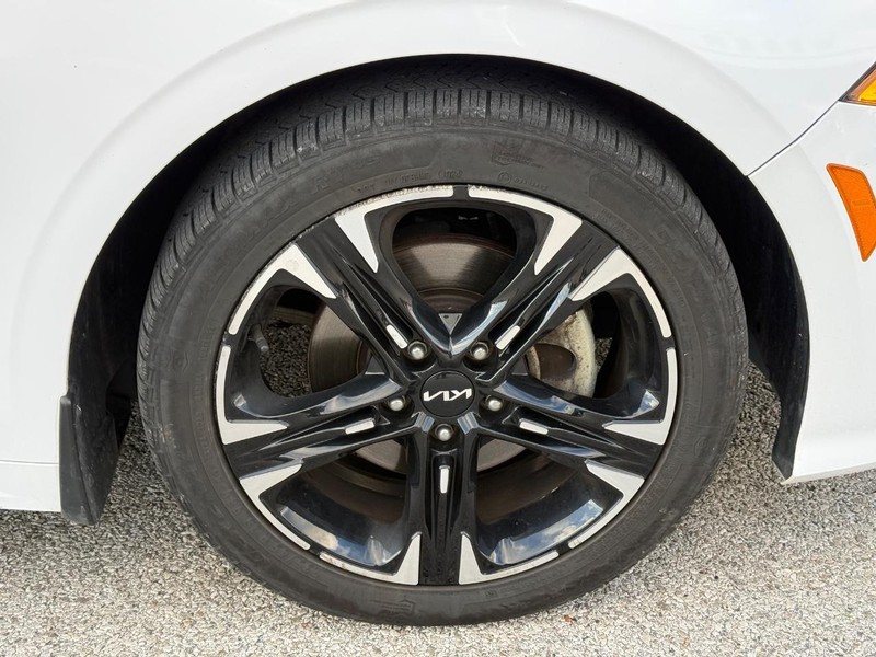 Kia K5 Vehicle Full-screen Gallery Image 7