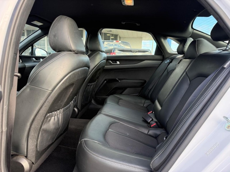 Kia K5 Vehicle Full-screen Gallery Image 10