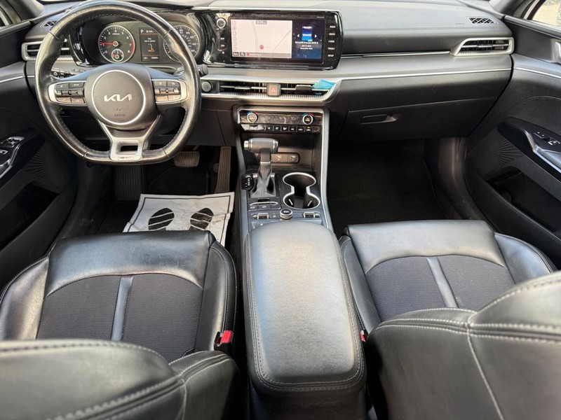 Kia K5 Vehicle Full-screen Gallery Image 11