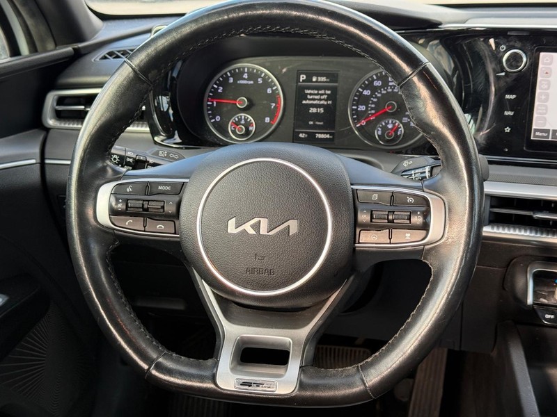 Kia K5 Vehicle Full-screen Gallery Image 12