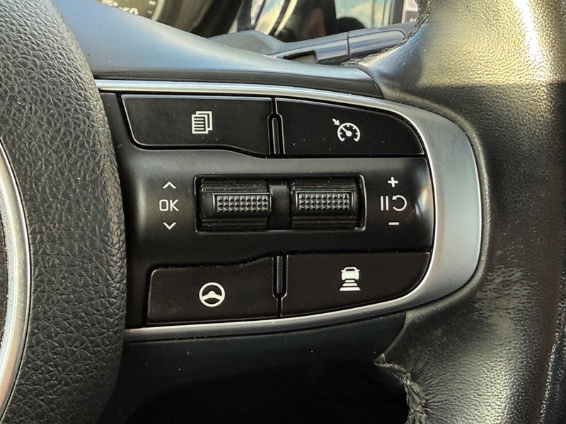 Kia K5 Vehicle Full-screen Gallery Image 14