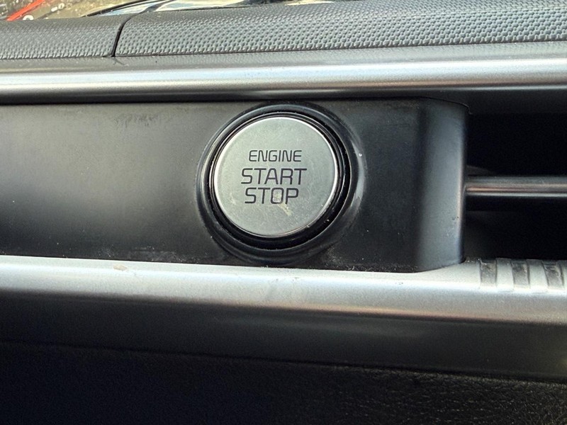 Kia K5 Vehicle Full-screen Gallery Image 15