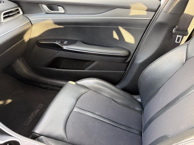 Kia K5 Vehicle Full-screen Gallery Image 21