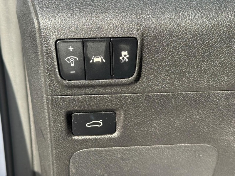 Kia K5 Vehicle Full-screen Gallery Image 23