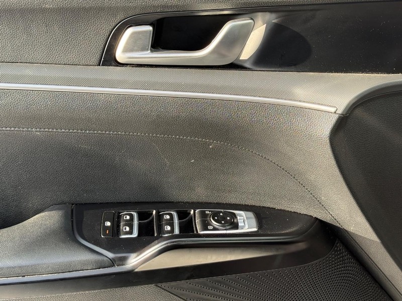 Kia K5 Vehicle Full-screen Gallery Image 24