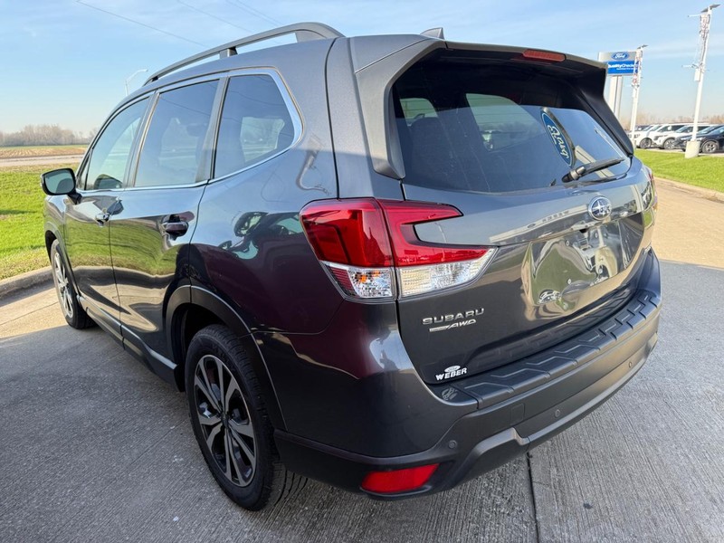 Subaru Forester Vehicle Full-screen Gallery Image 2