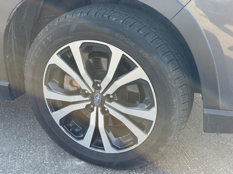 Subaru Forester Vehicle Full-screen Gallery Image 5