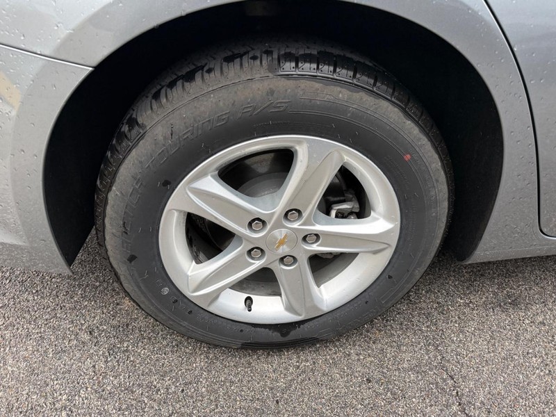 Chevrolet Malibu Vehicle Full-screen Gallery Image 4