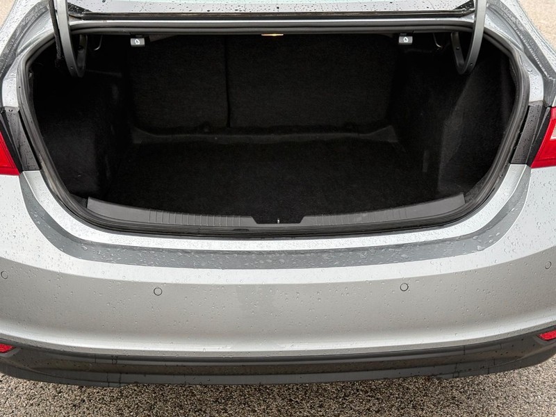 Chevrolet Malibu Vehicle Full-screen Gallery Image 6