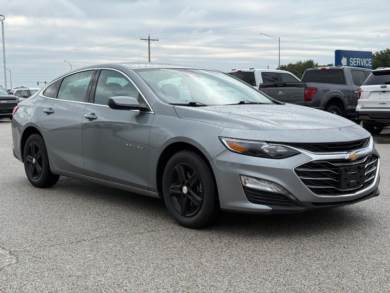 Chevrolet Malibu Vehicle Full-screen Gallery Image 8