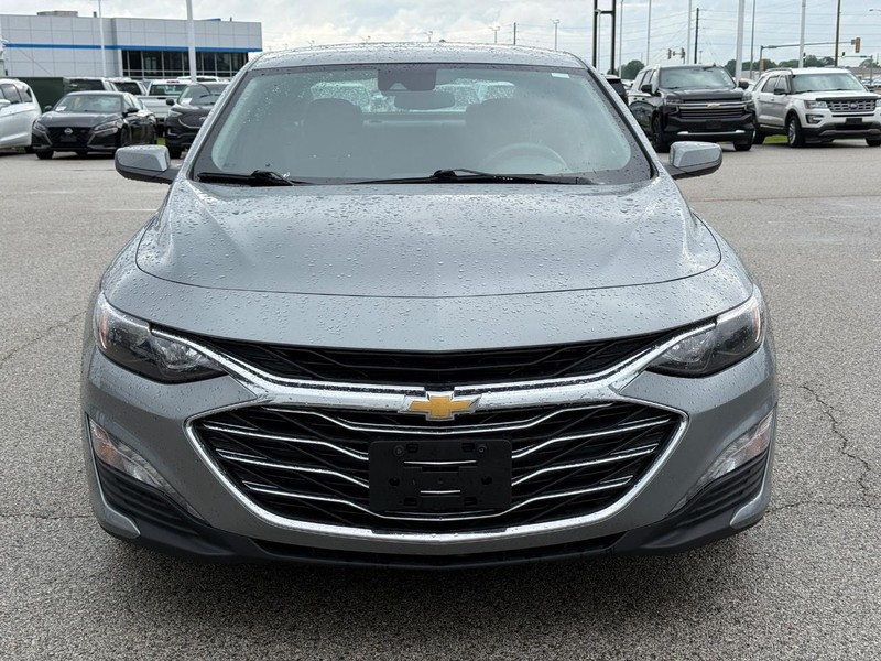 Chevrolet Malibu Vehicle Full-screen Gallery Image 9