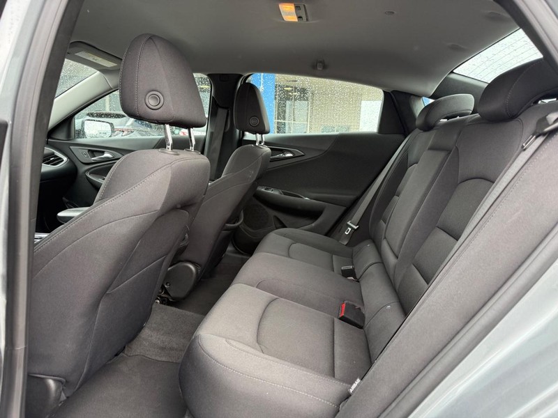 Chevrolet Malibu Vehicle Full-screen Gallery Image 10
