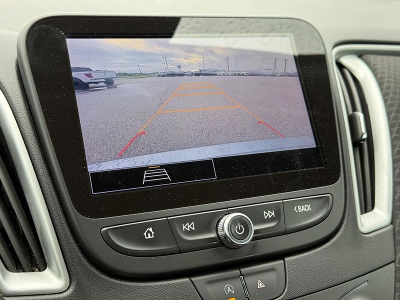 Chevrolet Malibu Vehicle Full-screen Gallery Image 17