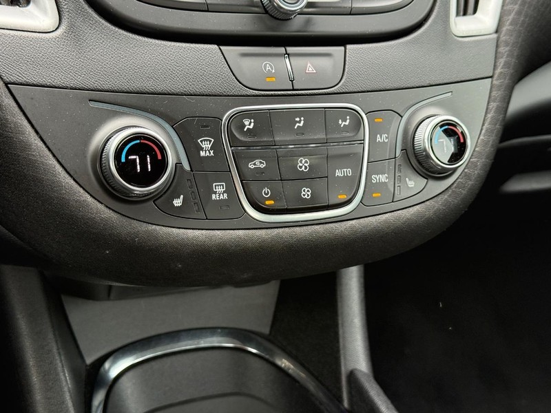 Chevrolet Malibu Vehicle Full-screen Gallery Image 18