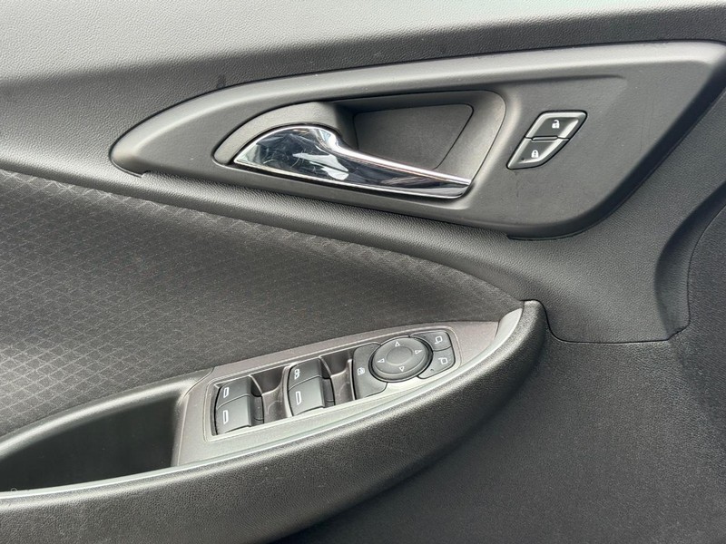 Chevrolet Malibu Vehicle Full-screen Gallery Image 22