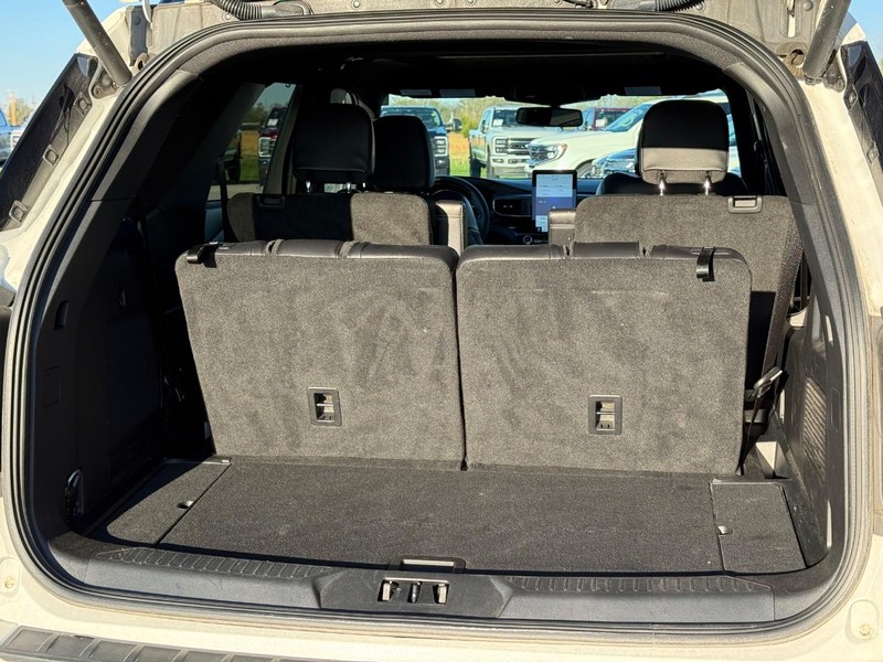 Ford Explorer Vehicle Full-screen Gallery Image 6