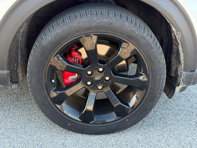 Ford Explorer Vehicle Full-screen Gallery Image 7