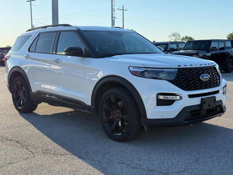 Ford Explorer Vehicle Full-screen Gallery Image 8