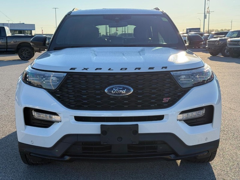 Ford Explorer Vehicle Full-screen Gallery Image 9