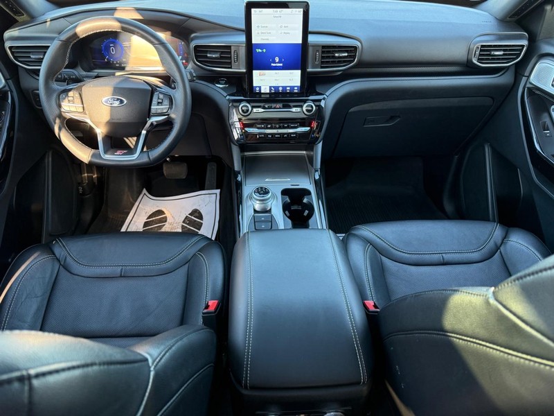 Ford Explorer Vehicle Full-screen Gallery Image 14