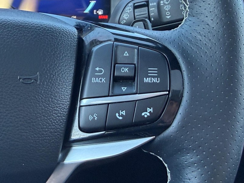 Ford Explorer Vehicle Full-screen Gallery Image 17