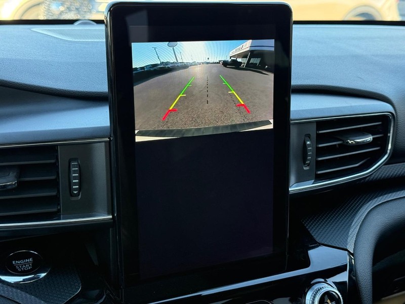 Ford Explorer Vehicle Full-screen Gallery Image 20