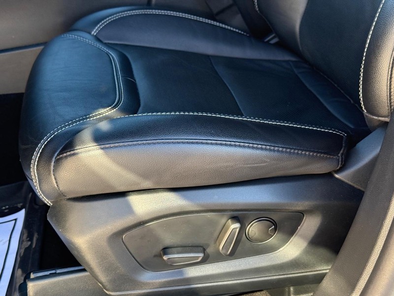 Ford Explorer Vehicle Full-screen Gallery Image 27