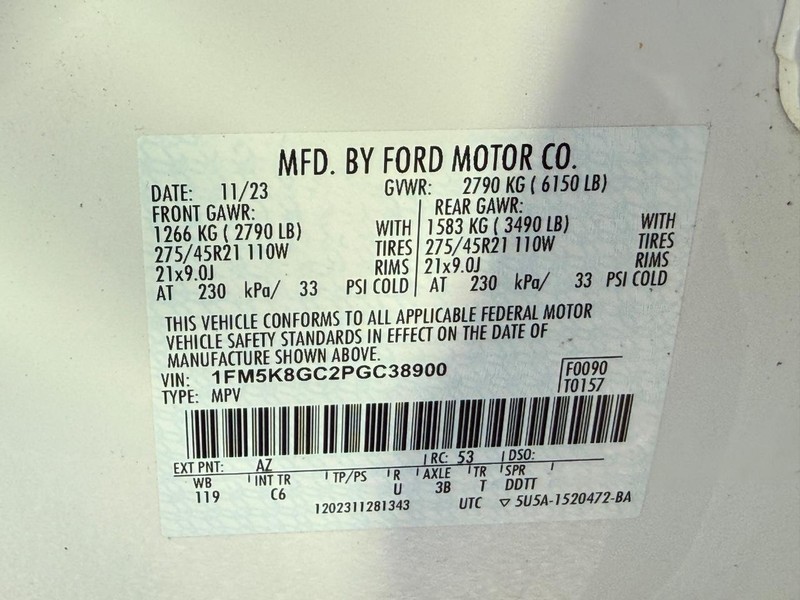 Ford Explorer Vehicle Full-screen Gallery Image 28