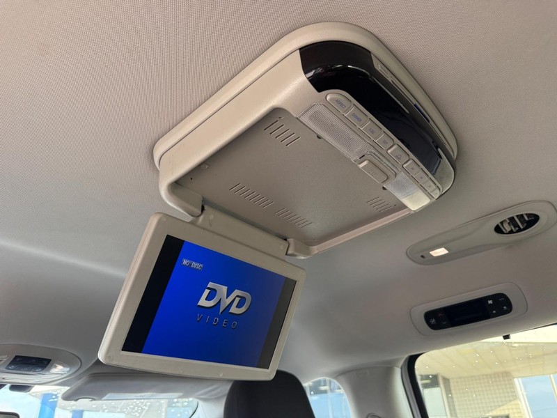 Chrysler Pacifica Vehicle Full-screen Gallery Image 12