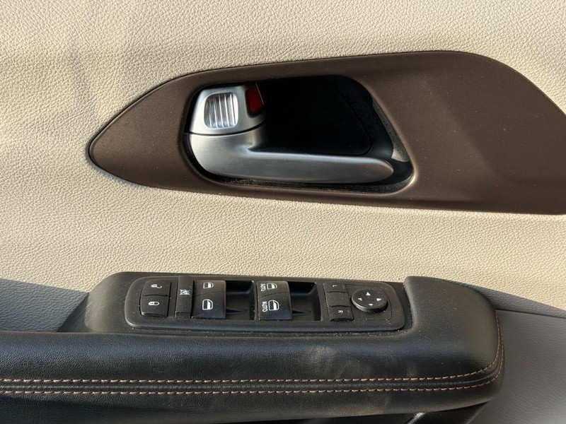 Chrysler Pacifica Vehicle Full-screen Gallery Image 24