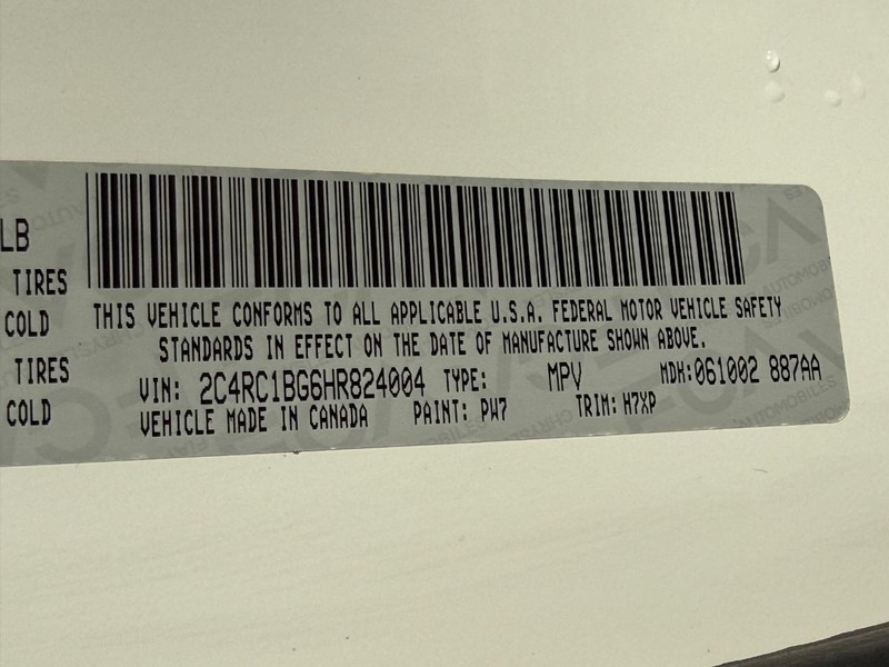 Chrysler Pacifica Vehicle Full-screen Gallery Image 26