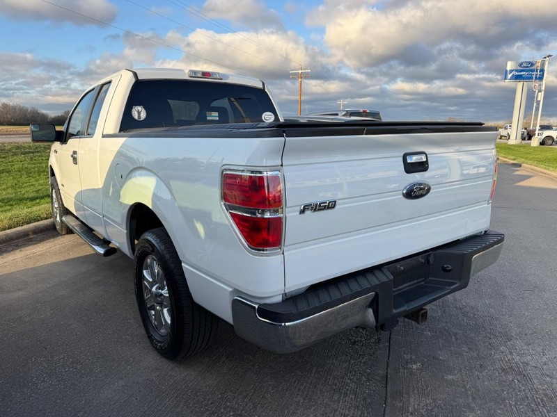 Ford F-150 Vehicle Full-screen Gallery Image 3