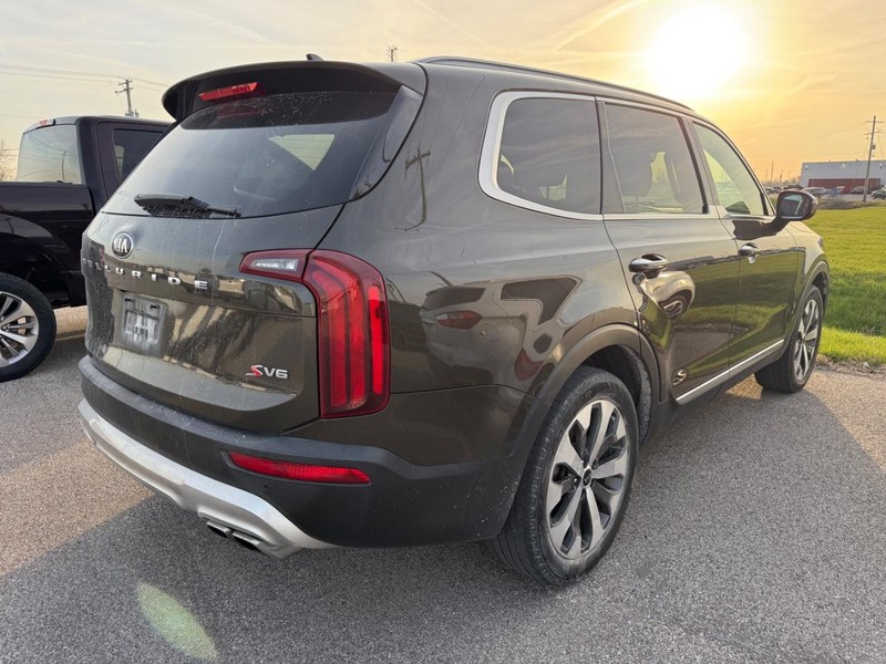Kia Telluride Vehicle Full-screen Gallery Image 3