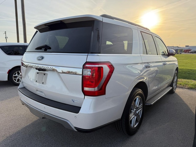 Ford Expedition Vehicle Full-screen Gallery Image 4