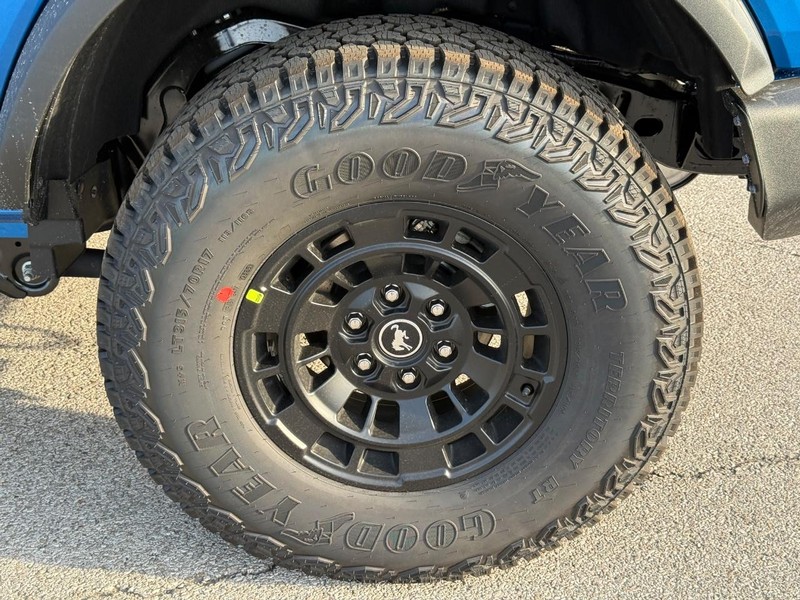 Ford Bronco Vehicle Full-screen Gallery Image 4