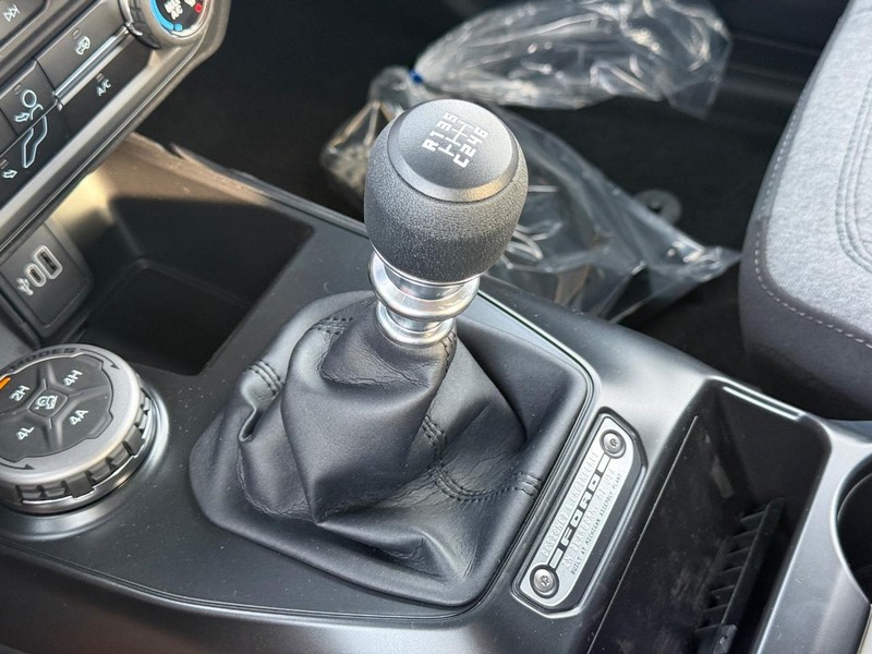 Ford Bronco Vehicle Full-screen Gallery Image 14