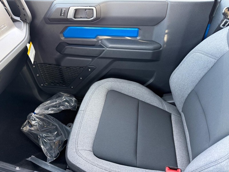 Ford Bronco Vehicle Full-screen Gallery Image 15